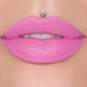 Jeffree Star Cosmetics Velvet Trap Lipstick
Laced Cake Pink NIB